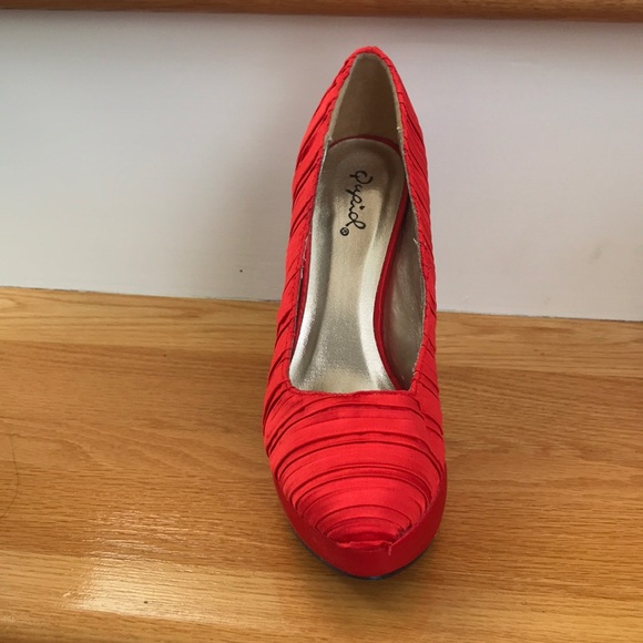 Red satin platform high heels - Picture 4 of 6